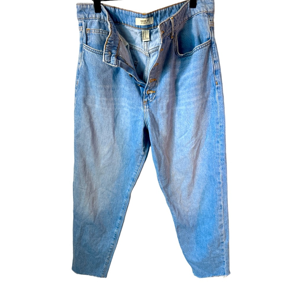 forever 21 button fly high rise mom jeans size 31 Light Wash Closet Staple Taper